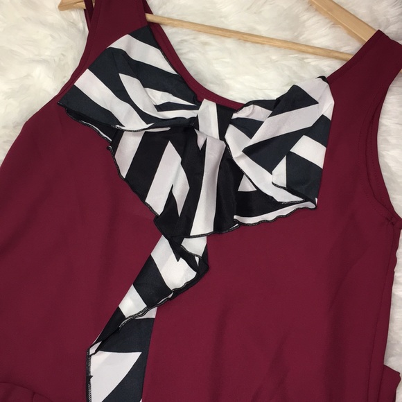 Sleeveless Tunic with a Striped Bow Back. - Picture 2 of 7